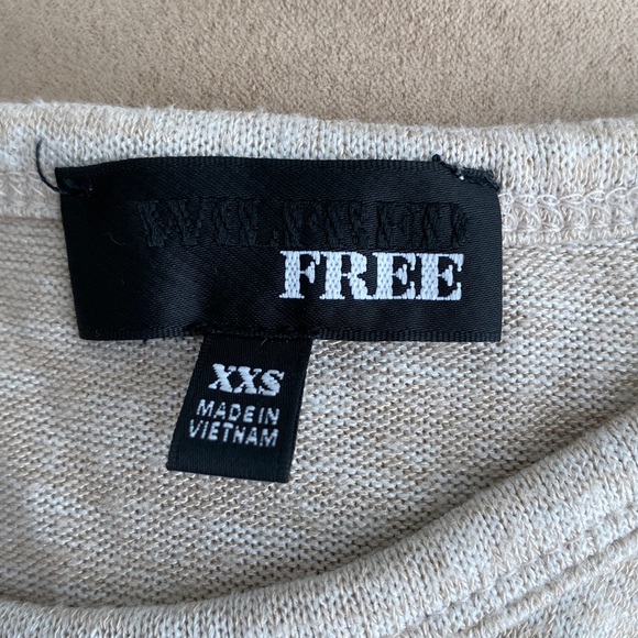 Aritzia Wilfred Free Georgia T-Shirt. Size XXS. - Picture 3 of 3